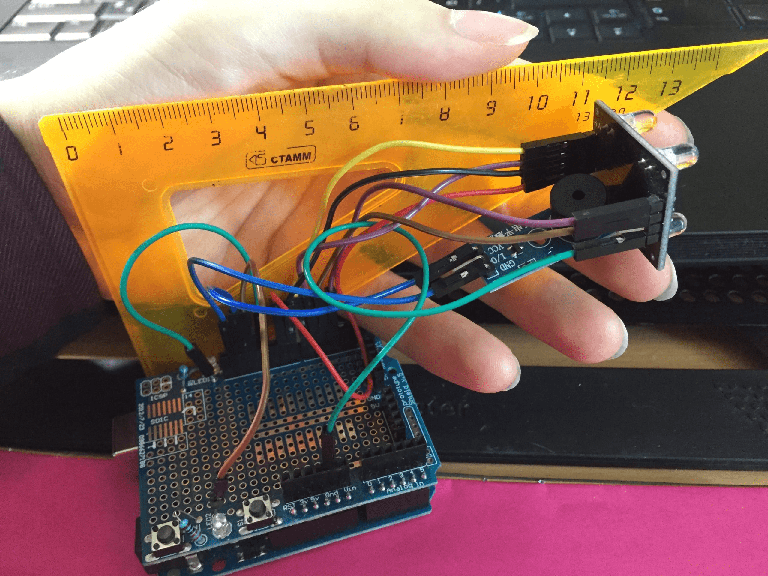 Building the color-sensing robot, step 1