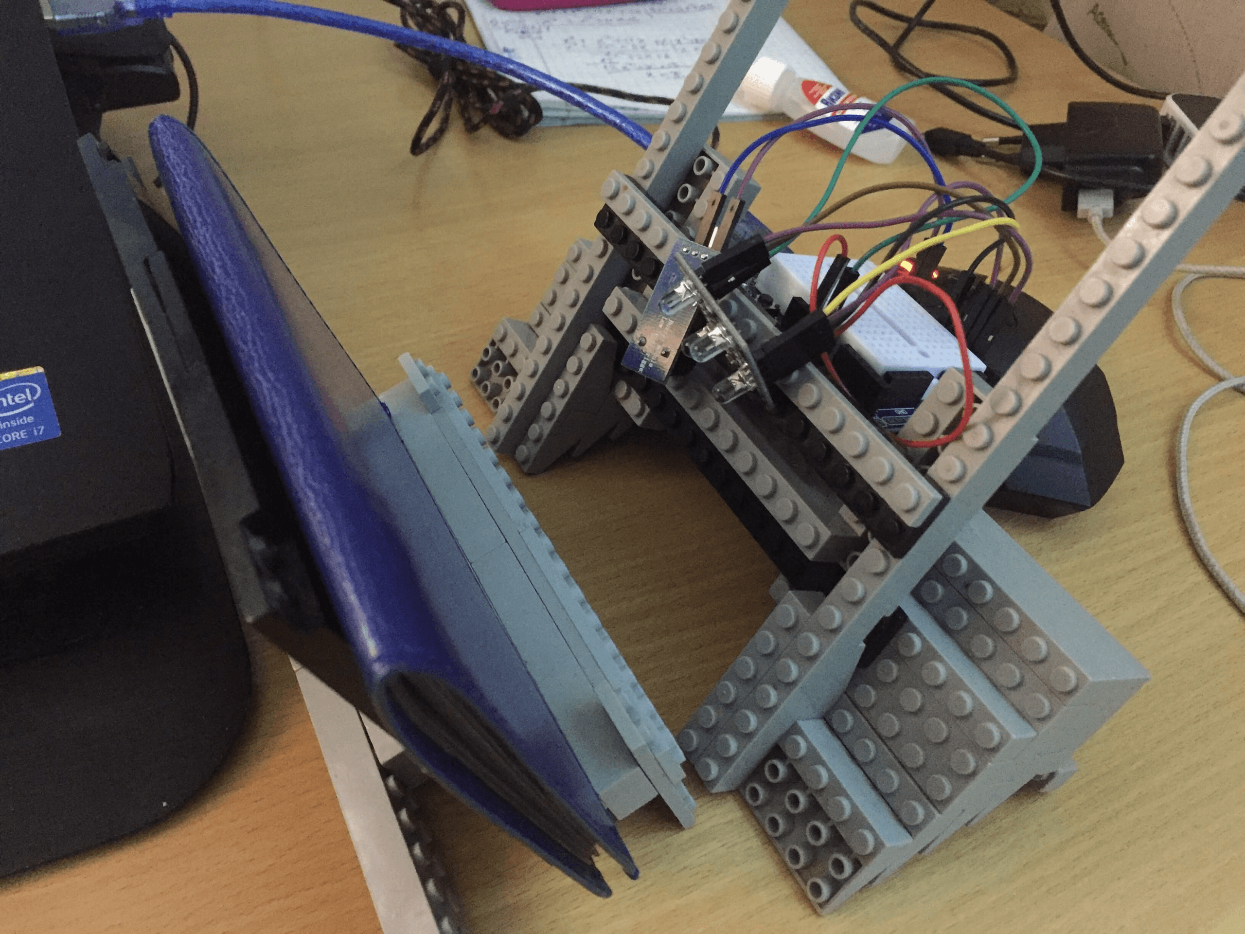The finished color-sensing robot