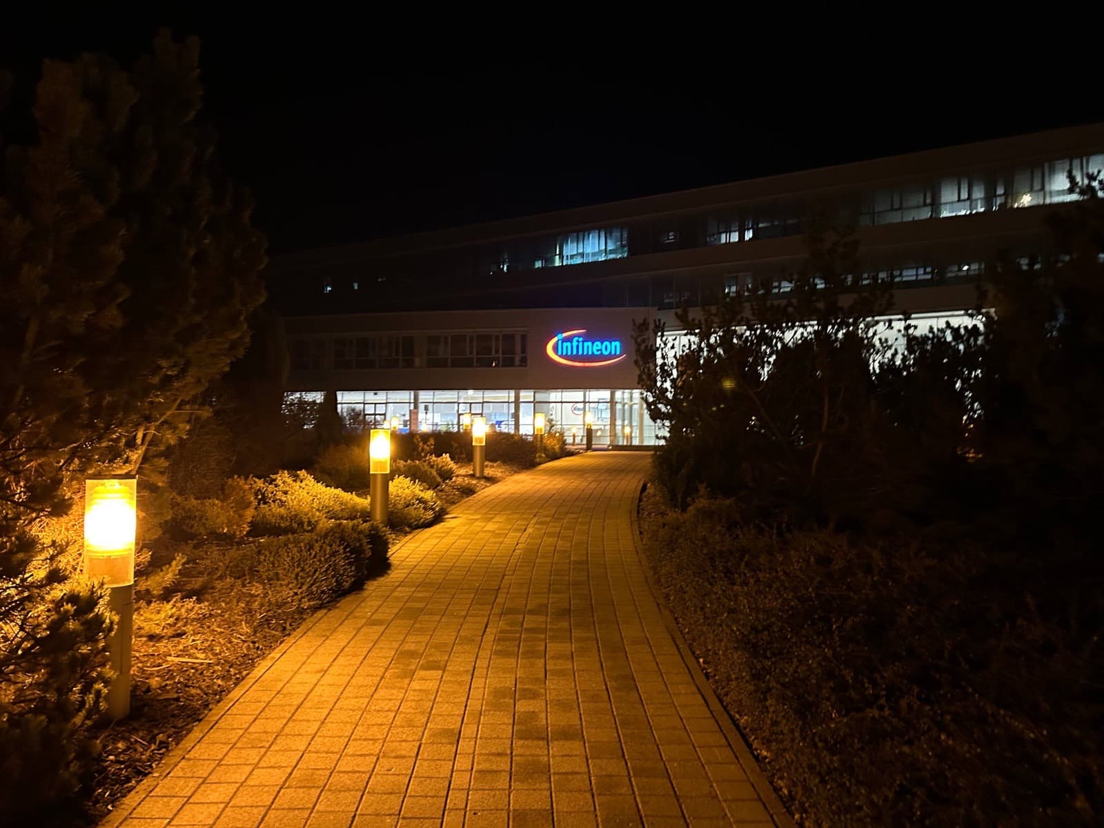 Infineon's Dresden campus building at night