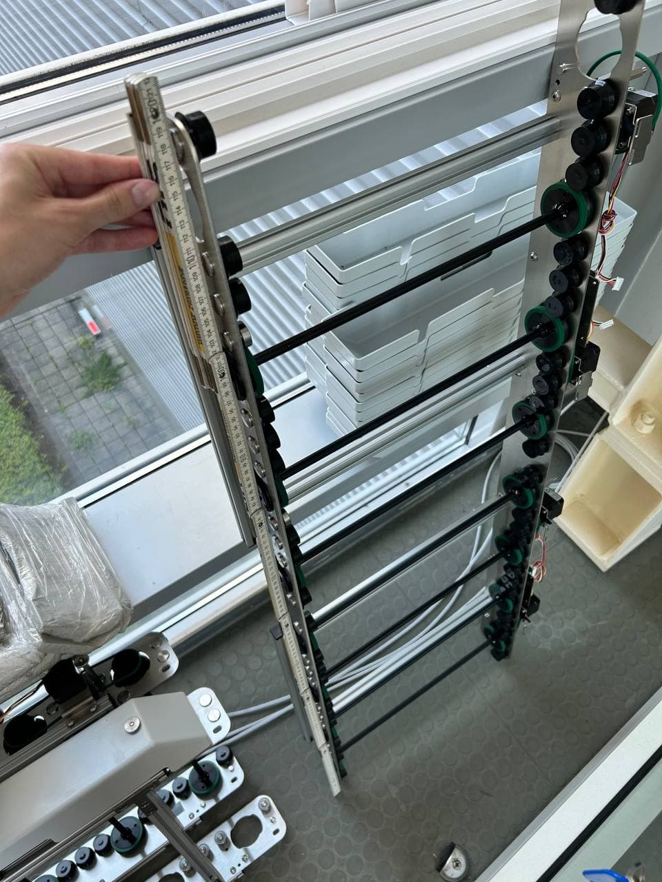 Conveyor-line rig, close-up view
